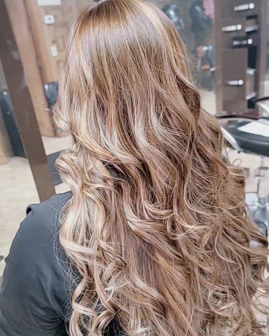 Trabajo de color y acabado pulido en Mía Beauty Boutique